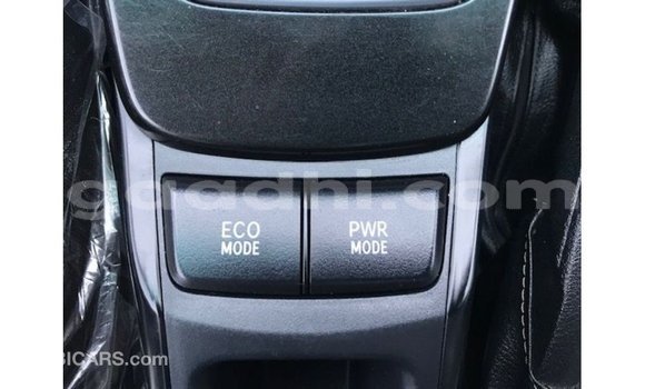 Acheter Import Voiture Toyota Fortuner Blanc à Import - Dubai, Somalie Acheter Import Voiture Toyota Fortuner Blanc à Import - Dubai, Somalie