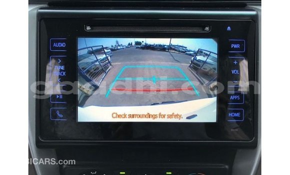 Acheter Import Voiture Toyota Fortuner Blanc à Import - Dubai, Somalie Acheter Import Voiture Toyota Fortuner Blanc à Import - Dubai, Somalie