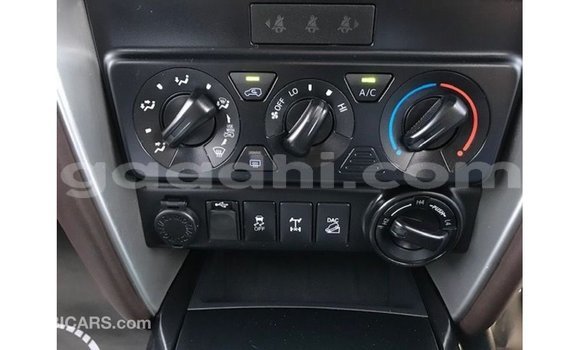 Acheter Import Voiture Toyota Fortuner Blanc à Import - Dubai, Somalie Acheter Import Voiture Toyota Fortuner Blanc à Import - Dubai, Somalie