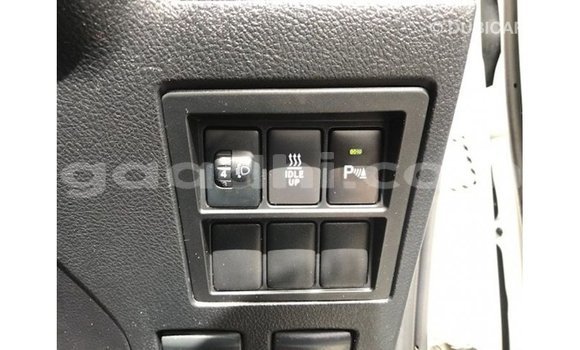 Acheter Import Voiture Toyota Fortuner Blanc à Import - Dubai, Somalie Acheter Import Voiture Toyota Fortuner Blanc à Import - Dubai, Somalie