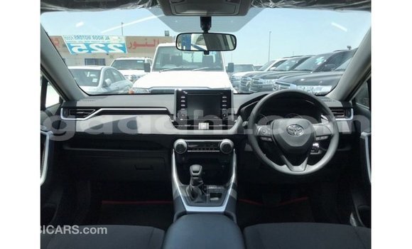 Acheter Import Utilitaire Toyota HiAce Blanc à Import - Dubai, Somalie Acheter Import Utilitaire Toyota HiAce Blanc à Import - Dubai, Somalie