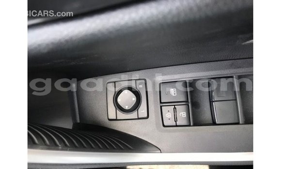 Acheter Import Utilitaire Toyota HiAce Blanc à Import - Dubai, Somalie Acheter Import Utilitaire Toyota HiAce Blanc à Import - Dubai, Somalie