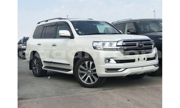 Buy Import Toyota Land Cruiser White Car in Import - Dubai in Somalia