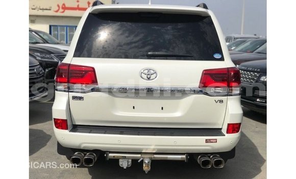 Acheter Import Voiture Toyota Land Cruiser Blanc à Import - Dubai, Somalie Acheter Import Voiture Toyota Land Cruiser Blanc à Import - Dubai, Somalie
