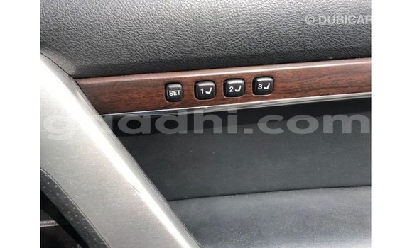 Acheter Import Voiture Toyota Land Cruiser Blanc à Import - Dubai, Somalie Acheter Import Voiture Toyota Land Cruiser Blanc à Import - Dubai, Somalie