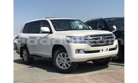Acheter Import Voiture Toyota Land Cruiser Blanc à Import - Dubai, Somalie Acheter Import Voiture Toyota Land Cruiser Blanc à Import - Dubai, Somalie