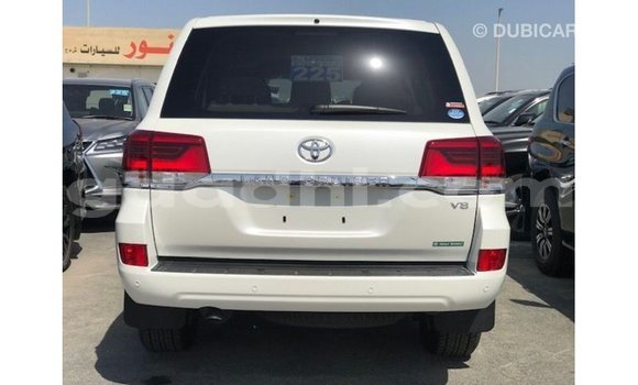 Acheter Import Voiture Toyota Land Cruiser Blanc à Import - Dubai, Somalie Acheter Import Voiture Toyota Land Cruiser Blanc à Import - Dubai, Somalie