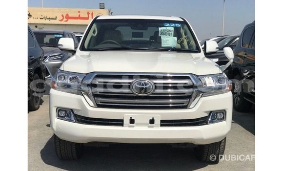 Acheter Import Voiture Toyota Land Cruiser Blanc à Import - Dubai, Somalie Acheter Import Voiture Toyota Land Cruiser Blanc à Import - Dubai, Somalie