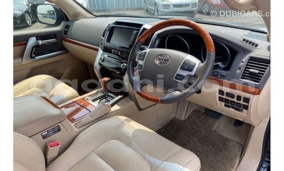 ይግዙ Imported Toyota Land Cruiser ጥቁር መኪና በ Import - Dubai በ ሶማሊያ ይግዙ Imported Toyota Land Cruiser ጥቁር መኪና በ Import - Dubai በ ሶማሊያ