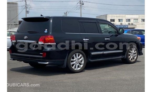 ይግዙ Imported Toyota Land Cruiser ጥቁር መኪና በ Import - Dubai በ ሶማሊያ ይግዙ Imported Toyota Land Cruiser ጥቁር መኪና በ Import - Dubai በ ሶማሊያ