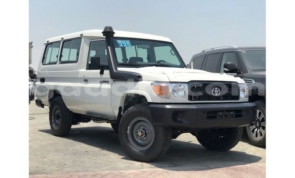 Buy Import Toyota Land Cruiser White Car in Import - Dubai in Somalia