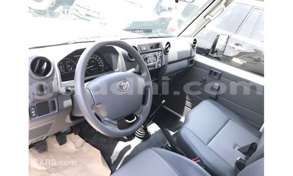 ይግዙ Imported Toyota Land Cruiser ነጭ መኪና በ Import - Dubai በ ሶማሊያ ይግዙ Imported Toyota Land Cruiser ነጭ መኪና በ Import - Dubai በ ሶማሊያ