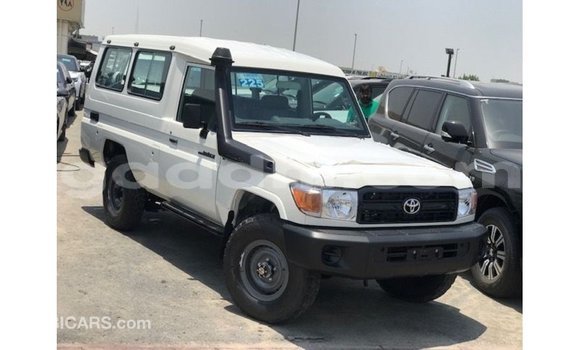 ይግዙ Imported Toyota Land Cruiser ነጭ መኪና በ Import - Dubai በ ሶማሊያ ይግዙ Imported Toyota Land Cruiser ነጭ መኪና በ Import - Dubai በ ሶማሊያ