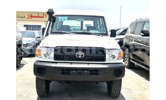 ይግዙ Imported Toyota Land Cruiser ነጭ መኪና በ Import - Dubai በ ሶማሊያ ይግዙ Imported Toyota Land Cruiser ነጭ መኪና በ Import - Dubai በ ሶማሊያ