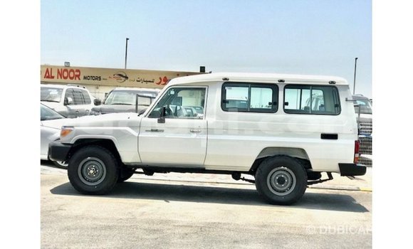 ይግዙ Imported Toyota Land Cruiser ነጭ መኪና በ Import - Dubai በ ሶማሊያ ይግዙ Imported Toyota Land Cruiser ነጭ መኪና በ Import - Dubai በ ሶማሊያ