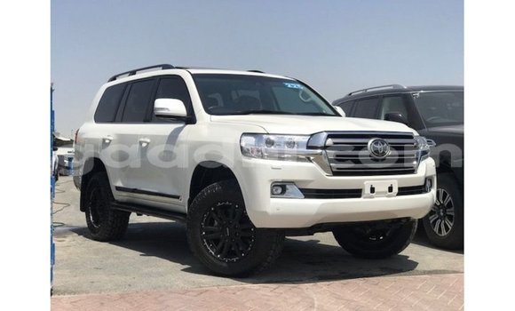 Buy Import Toyota Land Cruiser White Car in Import - Dubai in Somalia
