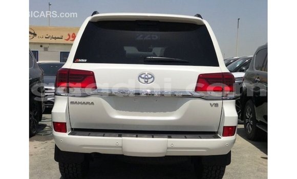 ይግዙ Imported Toyota Land Cruiser ነጭ መኪና በ Import - Dubai በ ሶማሊያ ይግዙ Imported Toyota Land Cruiser ነጭ መኪና በ Import - Dubai በ ሶማሊያ