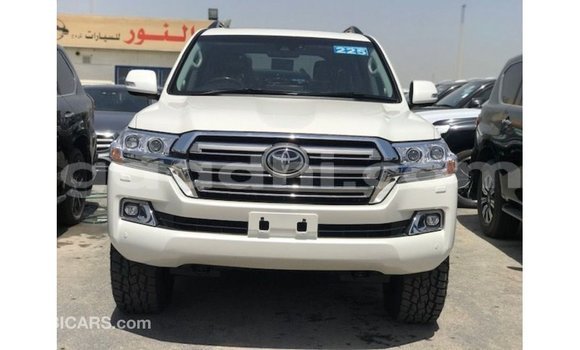 ይግዙ Imported Toyota Land Cruiser ነጭ መኪና በ Import - Dubai በ ሶማሊያ ይግዙ Imported Toyota Land Cruiser ነጭ መኪና በ Import - Dubai በ ሶማሊያ