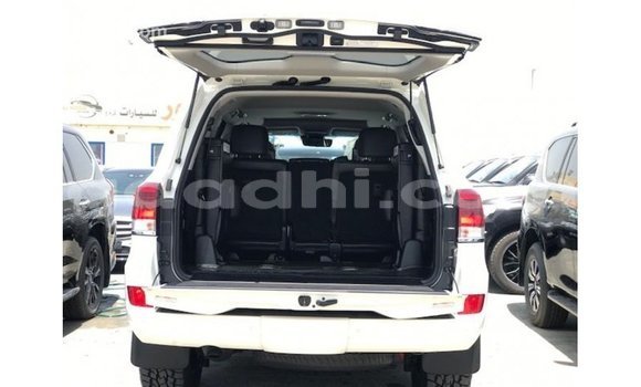 ይግዙ Imported Toyota Land Cruiser ነጭ መኪና በ Import - Dubai በ ሶማሊያ ይግዙ Imported Toyota Land Cruiser ነጭ መኪና በ Import - Dubai በ ሶማሊያ