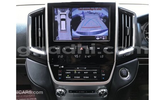 ይግዙ Imported Toyota Land Cruiser ነጭ መኪና በ Import - Dubai በ ሶማሊያ ይግዙ Imported Toyota Land Cruiser ነጭ መኪና በ Import - Dubai በ ሶማሊያ