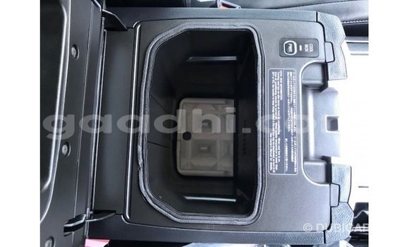 ይግዙ Imported Toyota Land Cruiser ነጭ መኪና በ Import - Dubai በ ሶማሊያ ይግዙ Imported Toyota Land Cruiser ነጭ መኪና በ Import - Dubai በ ሶማሊያ