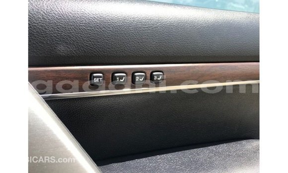 ይግዙ Imported Toyota Land Cruiser ነጭ መኪና በ Import - Dubai በ ሶማሊያ ይግዙ Imported Toyota Land Cruiser ነጭ መኪና በ Import - Dubai በ ሶማሊያ