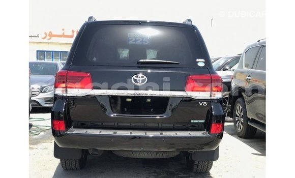 ይግዙ Imported Toyota Land Cruiser ጥቁር መኪና በ Import - Dubai በ ሶማሊያ ይግዙ Imported Toyota Land Cruiser ጥቁር መኪና በ Import - Dubai በ ሶማሊያ