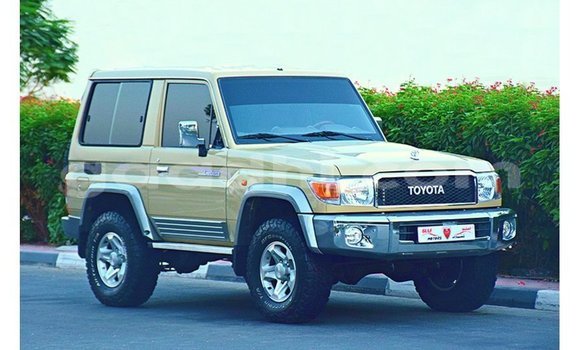 Acheter Import Voiture Toyota Land Cruiser Beige à Import - Dubai, Somalie Acheter Import Voiture Toyota Land Cruiser Beige à Import - Dubai, Somalie