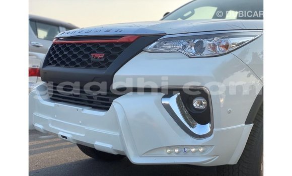 Imported Toyota Fortuner White Makiinaa iti Import - Dubai keessatti Somalia keessatti Imported Toyota Fortuner White Makiinaa iti Import - Dubai keessatti Somalia keessatti