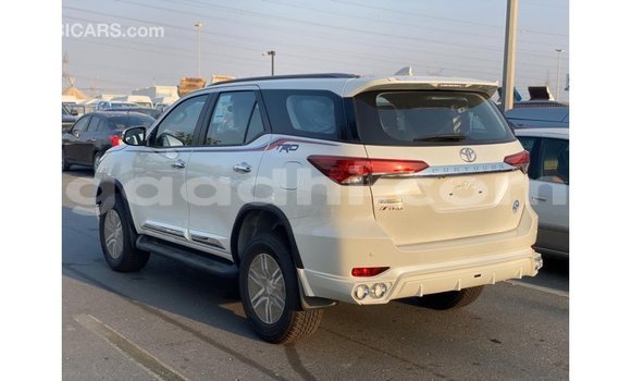 Imported Toyota Fortuner White Makiinaa iti Import - Dubai keessatti Somalia keessatti Imported Toyota Fortuner White Makiinaa iti Import - Dubai keessatti Somalia keessatti