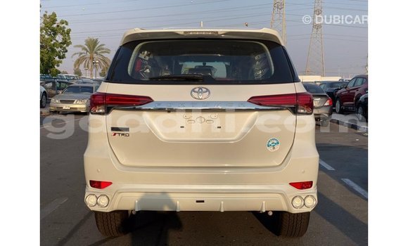 Imported Toyota Fortuner White Makiinaa iti Import - Dubai keessatti Somalia keessatti Imported Toyota Fortuner White Makiinaa iti Import - Dubai keessatti Somalia keessatti