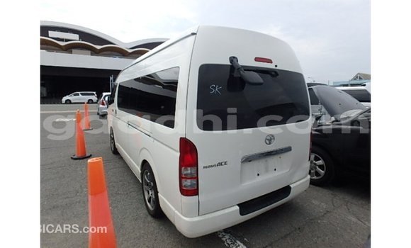ይግዙ Imported Toyota Hiace ነጭ መኪና በ Import - Dubai በ ሶማሊያ ይግዙ Imported Toyota Hiace ነጭ መኪና በ Import - Dubai በ ሶማሊያ