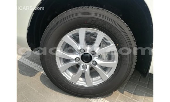 ይግዙ Imported Toyota Land Cruiser ነጭ መኪና በ Import - Dubai በ ሶማሊያ ይግዙ Imported Toyota Land Cruiser ነጭ መኪና በ Import - Dubai በ ሶማሊያ