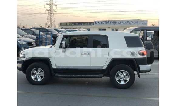 Buy Import Toyota FJ Cruiser White Car in Import - Dubai in Somalia Buy Import Toyota FJ Cruiser White Car in Import - Dubai in Somalia