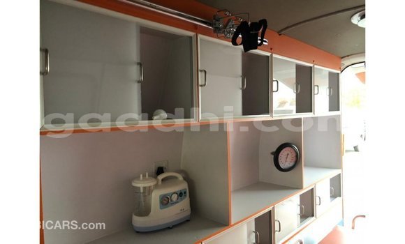 Acheter Import Voiture Toyota Hiace Blanc à Import - Dubai, Somalie Acheter Import Voiture Toyota Hiace Blanc à Import - Dubai, Somalie