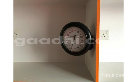 Acheter Import Voiture Toyota Hiace Blanc à Import - Dubai, Somalie Acheter Import Voiture Toyota Hiace Blanc à Import - Dubai, Somalie