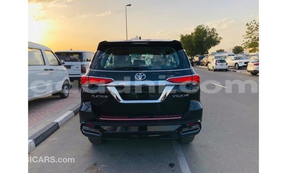 اشتري Imported Toyota Fortuner أسود سيارة في Import - Dubai في الصومال اشتري Imported Toyota Fortuner أسود سيارة في Import - Dubai في الصومال