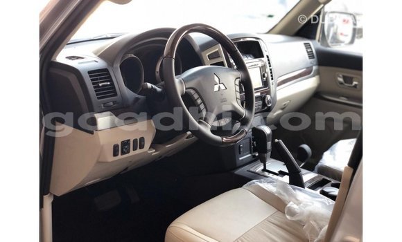 اشتري Imported Mitsubishi Pajero آخر سيارة في Import - Dubai في الصومال اشتري Imported Mitsubishi Pajero آخر سيارة في Import - Dubai في الصومال