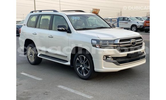 Buy Import Toyota DA White Truck in Import - Dubai in Somalia Buy Import Toyota DA White Truck in Import - Dubai in Somalia