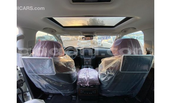 Buy Import Toyota DA White Truck in Import - Dubai in Somalia Buy Import Toyota DA White Truck in Import - Dubai in Somalia