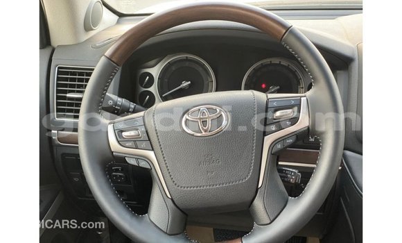 Buy Import Toyota DA White Truck in Import - Dubai in Somalia Buy Import Toyota DA White Truck in Import - Dubai in Somalia