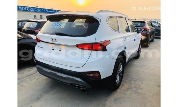 Acheter Import Voiture Hyundai Santa Fe Blanc à Import - Dubai, Somalie Acheter Import Voiture Hyundai Santa Fe Blanc à Import - Dubai, Somalie