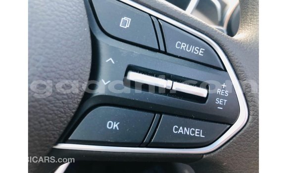 Acheter Import Voiture Hyundai Santa Fe Blanc à Import - Dubai, Somalie Acheter Import Voiture Hyundai Santa Fe Blanc à Import - Dubai, Somalie