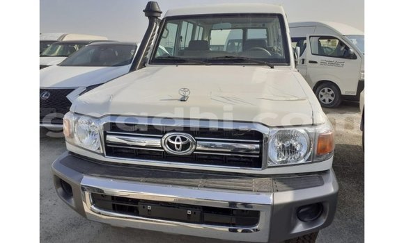 Acheter Import Voiture Toyota Land Cruiser Blanc à Import - Dubai, Somalie Acheter Import Voiture Toyota Land Cruiser Blanc à Import - Dubai, Somalie