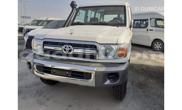 ይግዙ Imported Toyota Land Cruiser ነጭ መኪና በ Import - Dubai በ ሶማሊያ ይግዙ Imported Toyota Land Cruiser ነጭ መኪና በ Import - Dubai በ ሶማሊያ