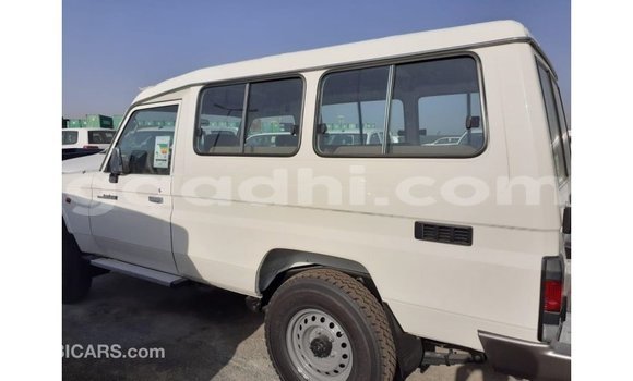 ይግዙ Imported Toyota Land Cruiser ነጭ መኪና በ Import - Dubai በ ሶማሊያ ይግዙ Imported Toyota Land Cruiser ነጭ መኪና በ Import - Dubai በ ሶማሊያ