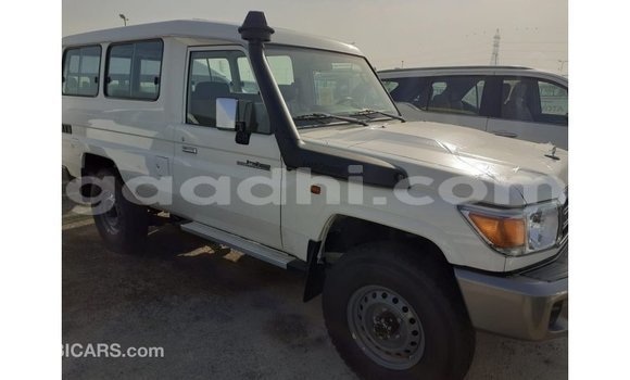 ይግዙ Imported Toyota Land Cruiser ነጭ መኪና በ Import - Dubai በ ሶማሊያ ይግዙ Imported Toyota Land Cruiser ነጭ መኪና በ Import - Dubai በ ሶማሊያ