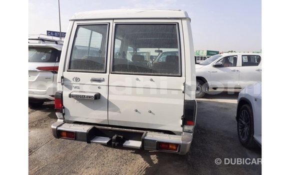 ይግዙ Imported Toyota Land Cruiser ነጭ መኪና በ Import - Dubai በ ሶማሊያ ይግዙ Imported Toyota Land Cruiser ነጭ መኪና በ Import - Dubai በ ሶማሊያ
