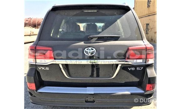 ይግዙ Imported Toyota Land Cruiser ጥቁር መኪና በ Import - Dubai በ ሶማሊያ ይግዙ Imported Toyota Land Cruiser ጥቁር መኪና በ Import - Dubai በ ሶማሊያ