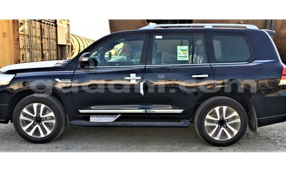 ይግዙ Imported Toyota Land Cruiser ጥቁር መኪና በ Import - Dubai በ ሶማሊያ ይግዙ Imported Toyota Land Cruiser ጥቁር መኪና በ Import - Dubai በ ሶማሊያ